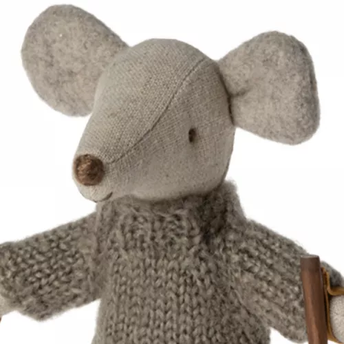 MAILEG KNUFFELMUIS GROTE BROER OP SKI'S  13 CM
