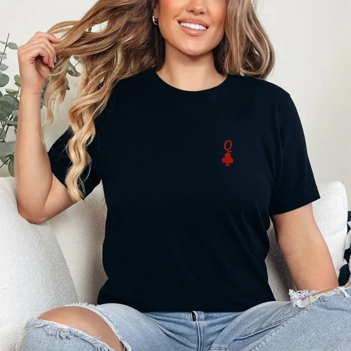 TSHIRT GEBORDUURD MET SPEELKAARTEN SYMBOLEN EN LETTER